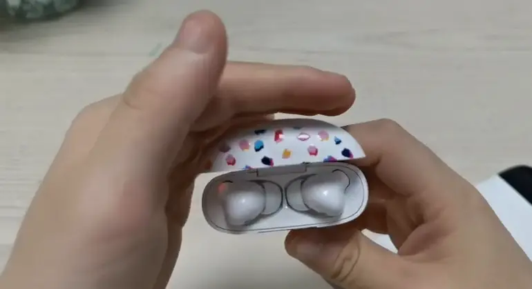 LED Flashes same time