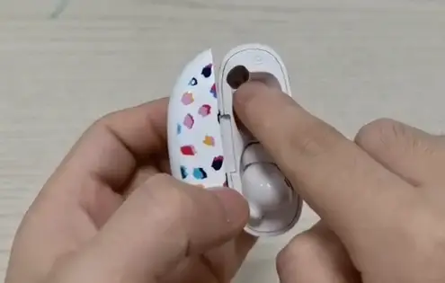 Dirt in bottom connect.