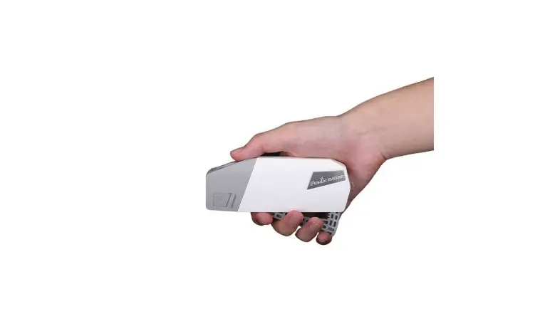 Fenix E-star Portable Self-powered Emergency Flashlight Instruction Manual Fenix E-star Portable Self-powered Emergency Flashlight Instruction Manual