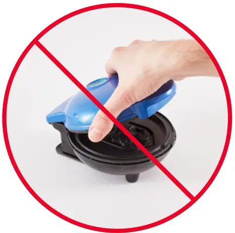 DASH D DMWD001 Dreidel Mini Waffle Maker - using your Mini Waffle Maker 1