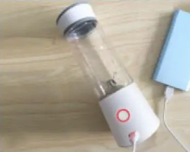 KACSOO Potable Rechargeable Blender - Charging Photo