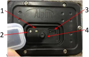QLP542SLR-GR - CHARGING THE SPEAKER WITH A USB CABLE
