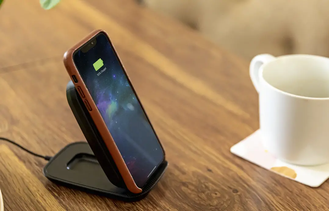 Mophie 401304101 Wireless Charging Stand+ User Manual Mophie 401304101 Wireless Charging Stand+ User Manual
