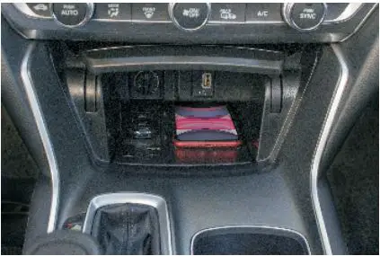 Shenzhen Tangzao Technology HAD Car Wireless Charger User Manual - Put in the attached rubber pad