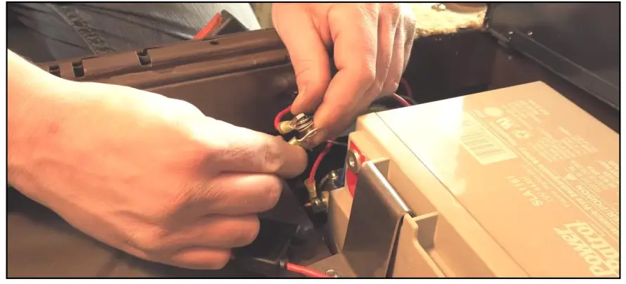 GOWESTY AUX-700 Auxiliary Battery Kit - Figure 20