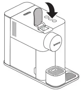 NESPRESSO 6421 Lattissima One Coffee Machine - Coffee preparation 4