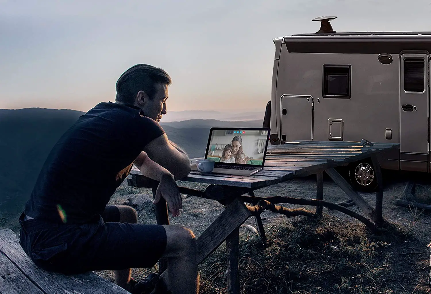 Furrion Tv/am/fm/lte Rooftop Antenna With Ceiling Mount Bracket Instruction Manual Furrion Tv/am/fm/lte Rooftop Antenna With Ceiling Mount Bracket Instruction Manual