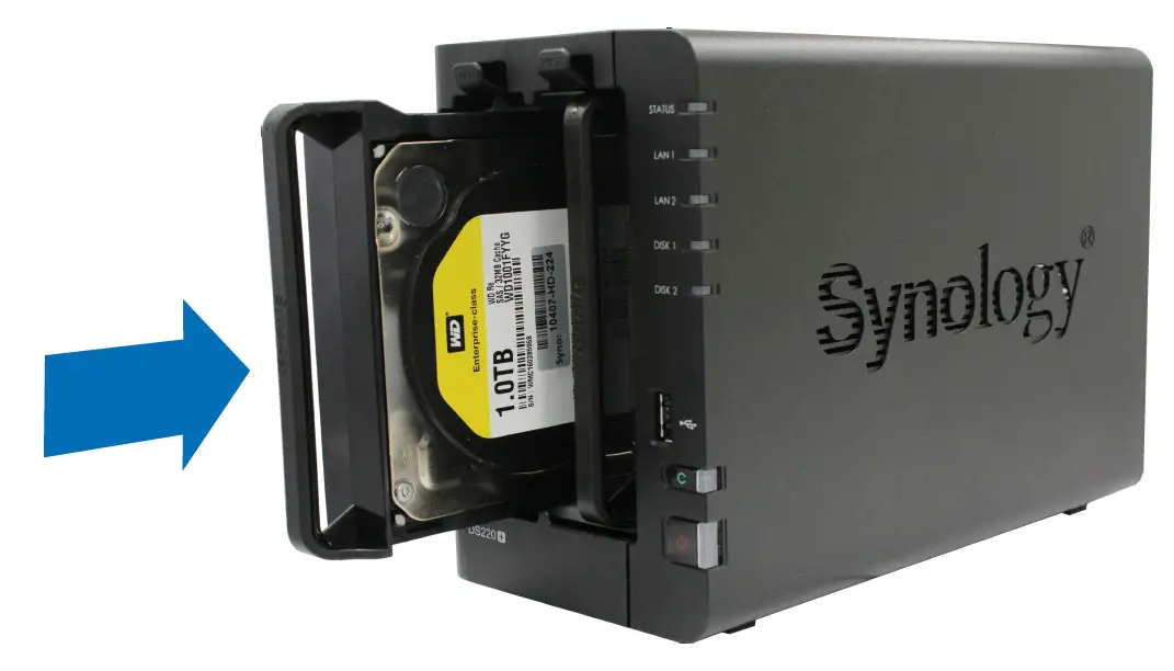 Synology NAS DS220 - Insert the loaded drive