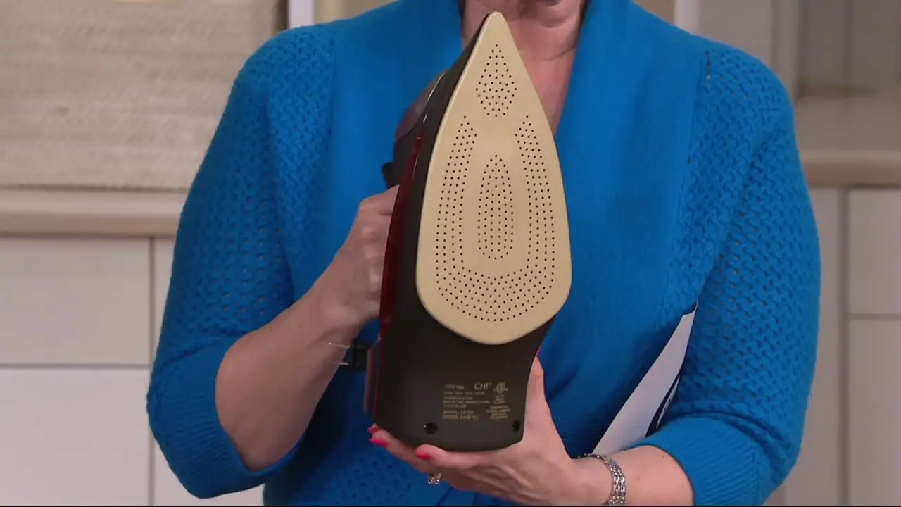 Chi 13104 Professional Steam Iron User Manual