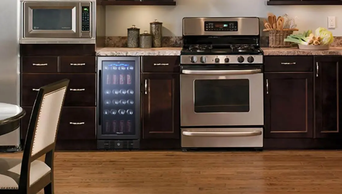 Newair Ncr032ss00 15 Inch 3.2 Cu. Ft. Industrial-grade Beverage Fridge Owner's Manual