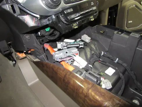 JL-AUDIO-94645-2014-2018-Chevrolet-Silverado-&amp-GMC-Sierra-fig-26