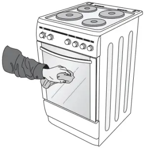 ESSENTIALS CFSE60W17 60cm Freestanding Electric Cooker - Cleaning the Oven Door Glass