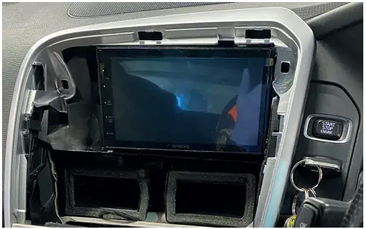 CONNECTS2 CT23VL09 L Double DIN Fitting Kit - FIGURE 10