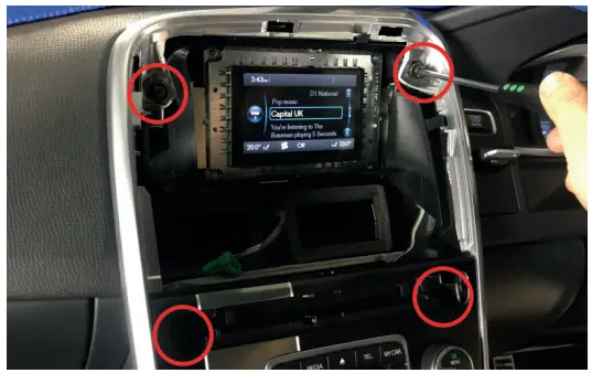 CONNECTS2 CT23VL09 L Double DIN Fitting Kit - FIGURE 3