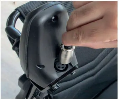 drive DeVilbiss AFPC17BLK Autofold Powerchair User Guide - Charge battery