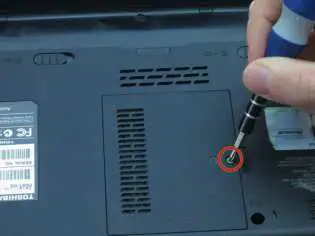 IFIXIT-Toshiba-Satellite-L305-S5946-Motherboard-Replacement-07