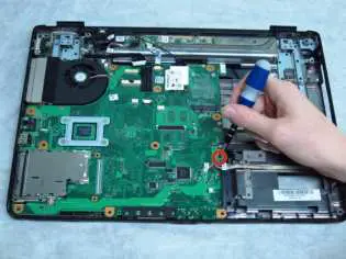 IFIXIT-Toshiba-Satellite-L305-S5946-Motherboard-Replacement-30