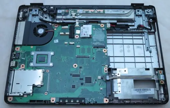 IFIXIT-Toshiba-Satellite-L305-S5946-Motherboard-Replacement-product-image