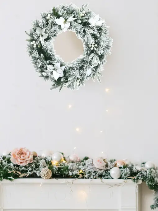 GYMAX-GYM08411-24-Inch-Pre-Lit-Snow-Flocked-Artificial-Christmas-Wreath-with-LED-Lights-PRODUCT