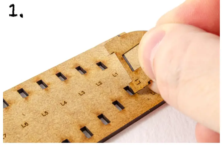 VANGUARD MODELS KR-62144 26 Inch Wood Boat