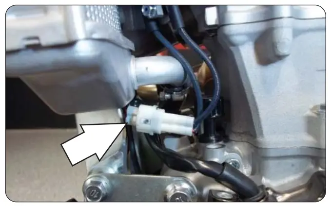 Dynojet WR450F Power Commander 6 Yamaha - Locate and unplug the stock