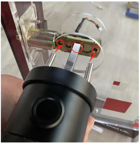 Geek L-B400 Keyless Fingerprint - through the latch