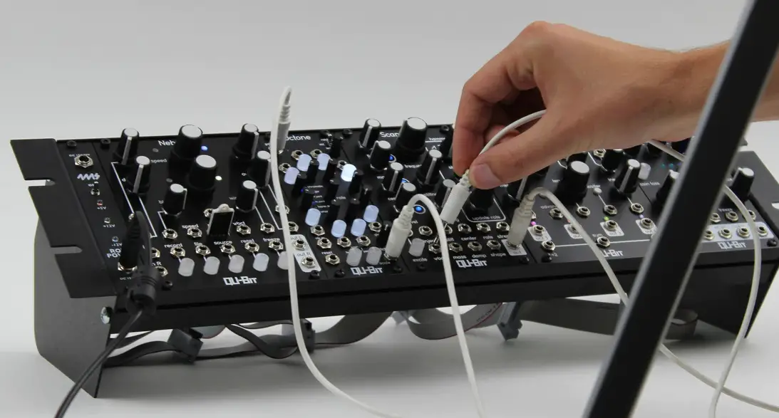 Qu-bit Digital Meets Analog Data Bender User Guide