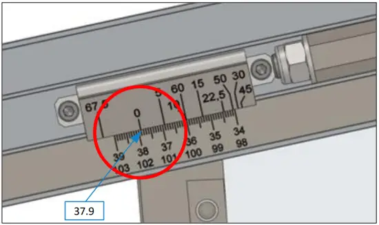 Table for length compensation on the double-sided mitre fence