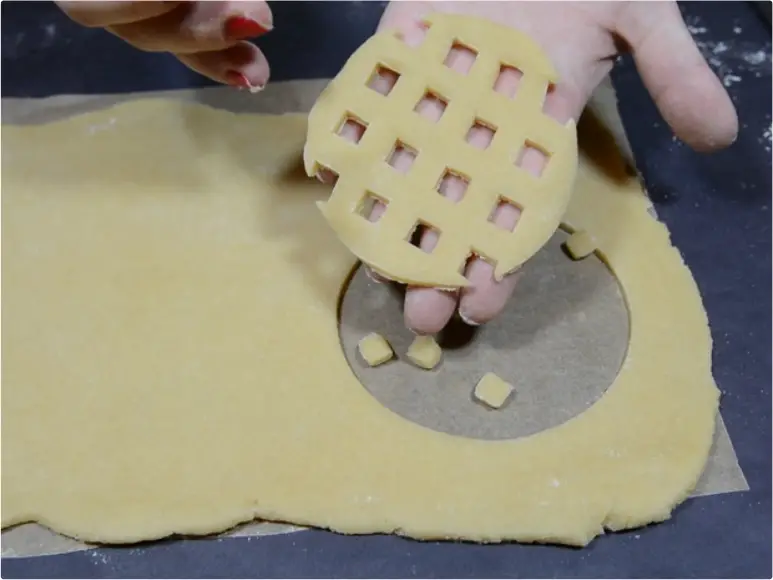 Mini Apple Pies Made with 3D Printed Lattice Cutter 13