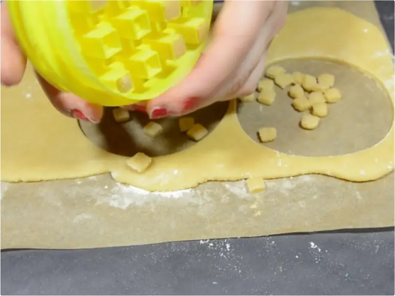 Mini Apple Pies Made with 3D Printed Lattice Cutter 15