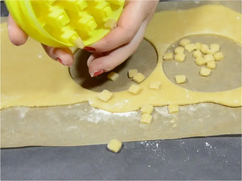 Mini Apple Pies Made with 3D Printed Lattice Cutter 16