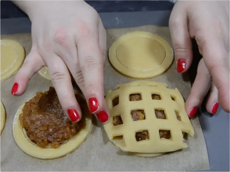 Mini Apple Pies Made with 3D Printed Lattice Cutter 19