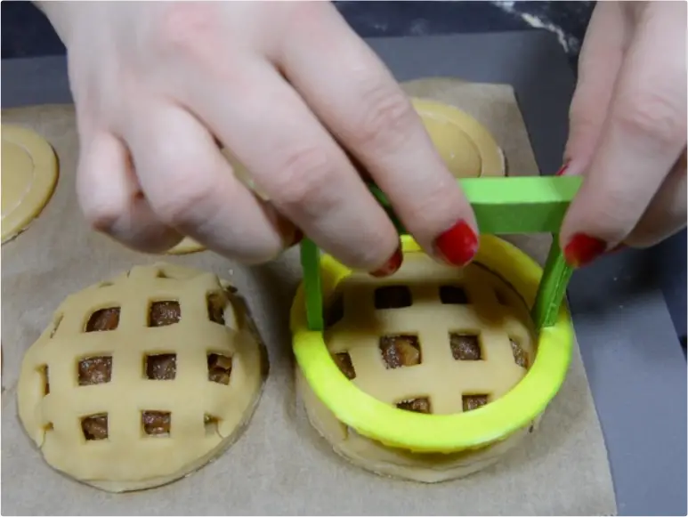 Mini Apple Pies Made with 3D Printed Lattice Cutter 20