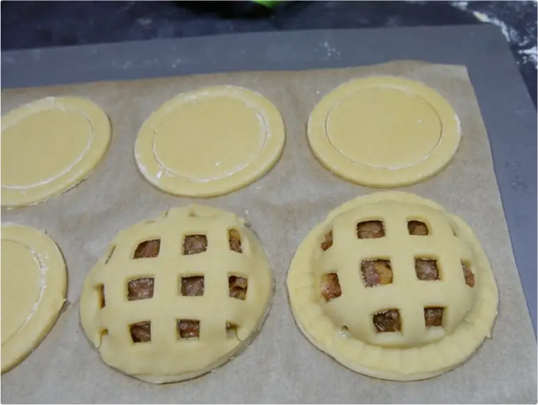 Mini Apple Pies Made with 3D Printed Lattice Cutter 21