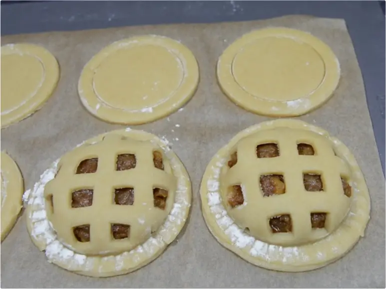 Mini Apple Pies Made with 3D Printed Lattice Cutter 22
