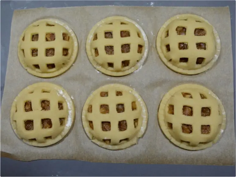 Mini Apple Pies Made with 3D Printed Lattice Cutter 23