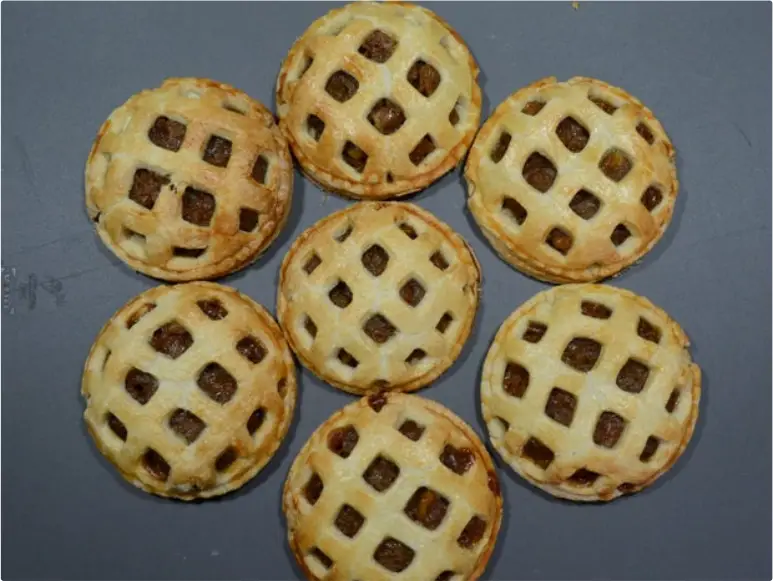 Mini Apple Pies Made with 3D Printed Lattice Cutter 24
