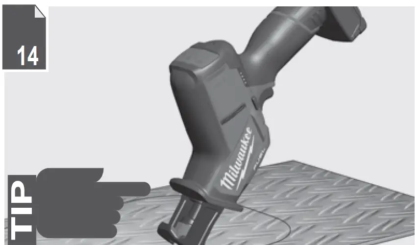 milwaukee-M12CHZ-Cordless-Reciprocating-Saw-02