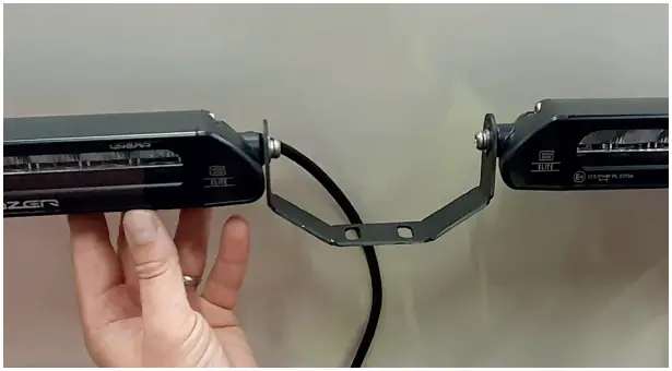 LDZER ISUZU DMAX 2017  Grille Mounting Kit for Linear 6 - fig 2