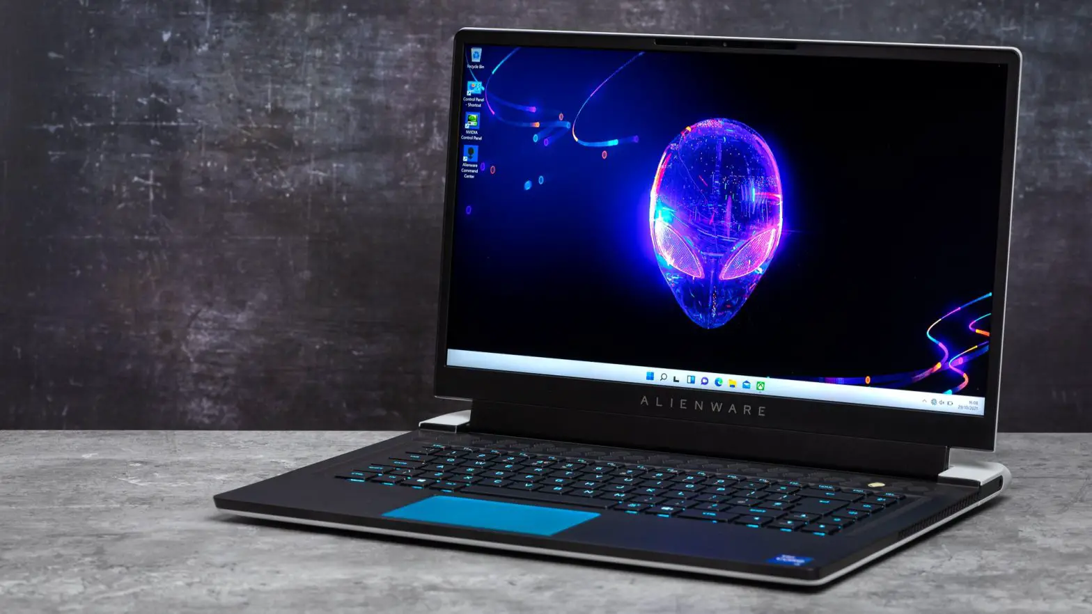 Dell Alienware X15 R1 Gaming Laptop User Guide