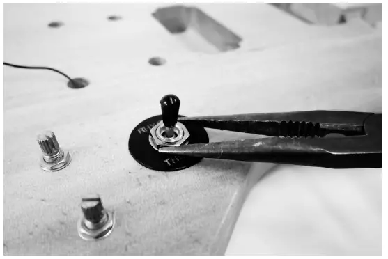 Harley-Benton-255975-Benton-Electric-Guitar-Kit-DC-Style-fig-11