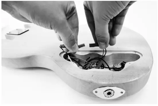 Harley-Benton-255975-Benton-Electric-Guitar-Kit-DC-Style-fig-16