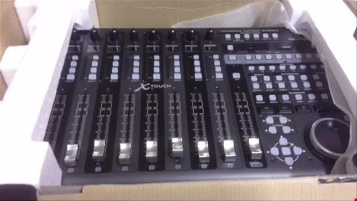 Behringer Universal Control Surface 9 Touch-sensitive Motor Faders User Guide Behringer Universal Control Surface 9 Touch-sensitive Motor Faders User Guide