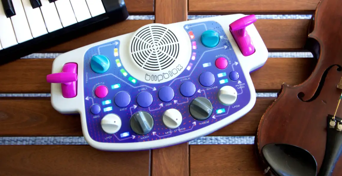 Blipblox Sk2 Kids Synthesizer Owner's Manual Blipblox Sk2 Kids Synthesizer Owner's Manual