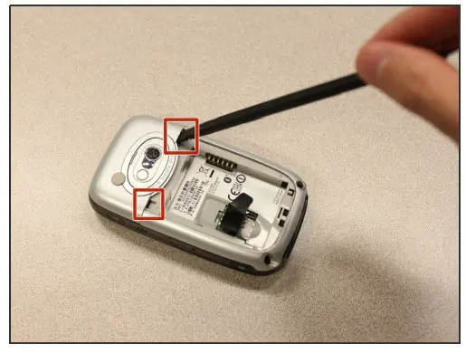 IFIXIT HTC Wizard 200 LCD Screen Replacement - Step 2