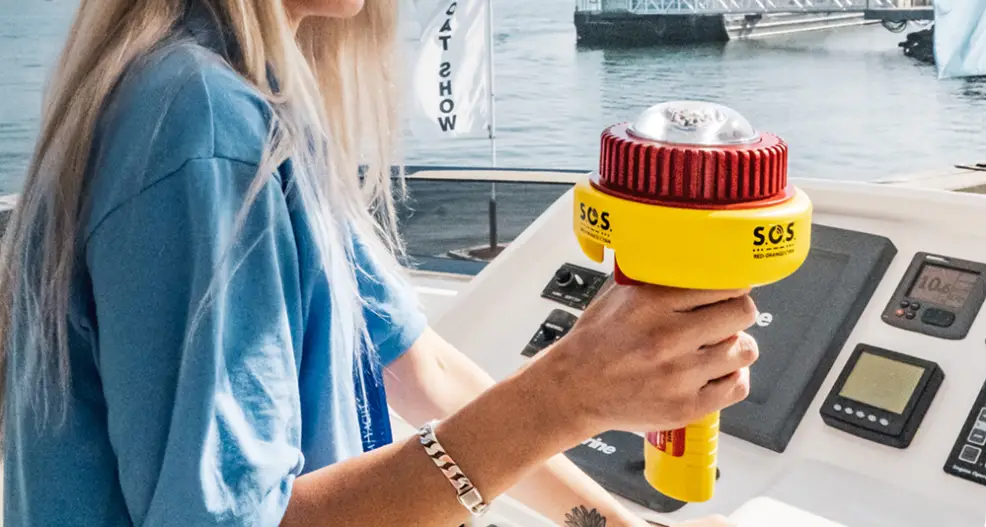 Sirius Signal Ssdc1002-roc Two Color Distress Light Flag And Whistle Instruction Manual