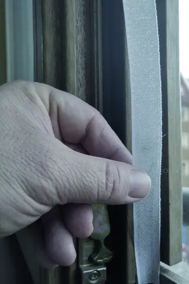 KLARSTEIN 10034664 Kraftwerk Smart Air Conditioner - HOW TO INSTALL THE WINDOW SEAL 1