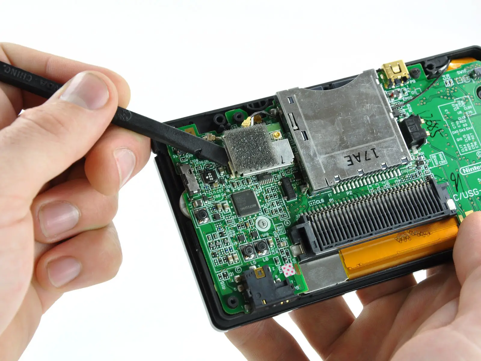 IFIXIT-Nintendo-DS-Lite-Front-Display-Bezel-Replacement-05