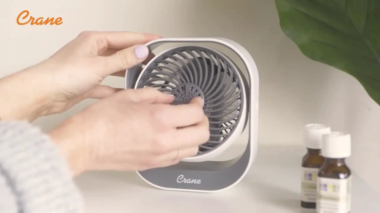 Crane Ee-5619 Mini Rechargeable Aroma Fan Instruction Manual