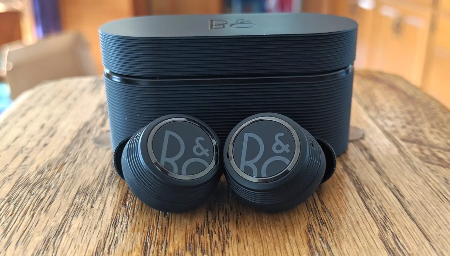 Bang Olufsen Beoplay E8 Sport True Wireless Earphones User Guide Bang Olufsen Beoplay E8 Sport True Wireless Earphones User Guide